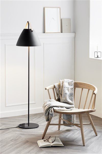 Nordlux Strap vloerlamp wit metaal E27 fitting met leren riem