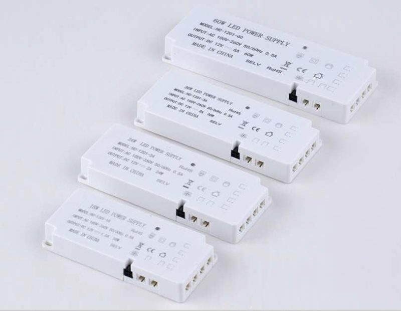 Driver LED ultrafino 220V a 12V DC, 12W/1A, conector clic